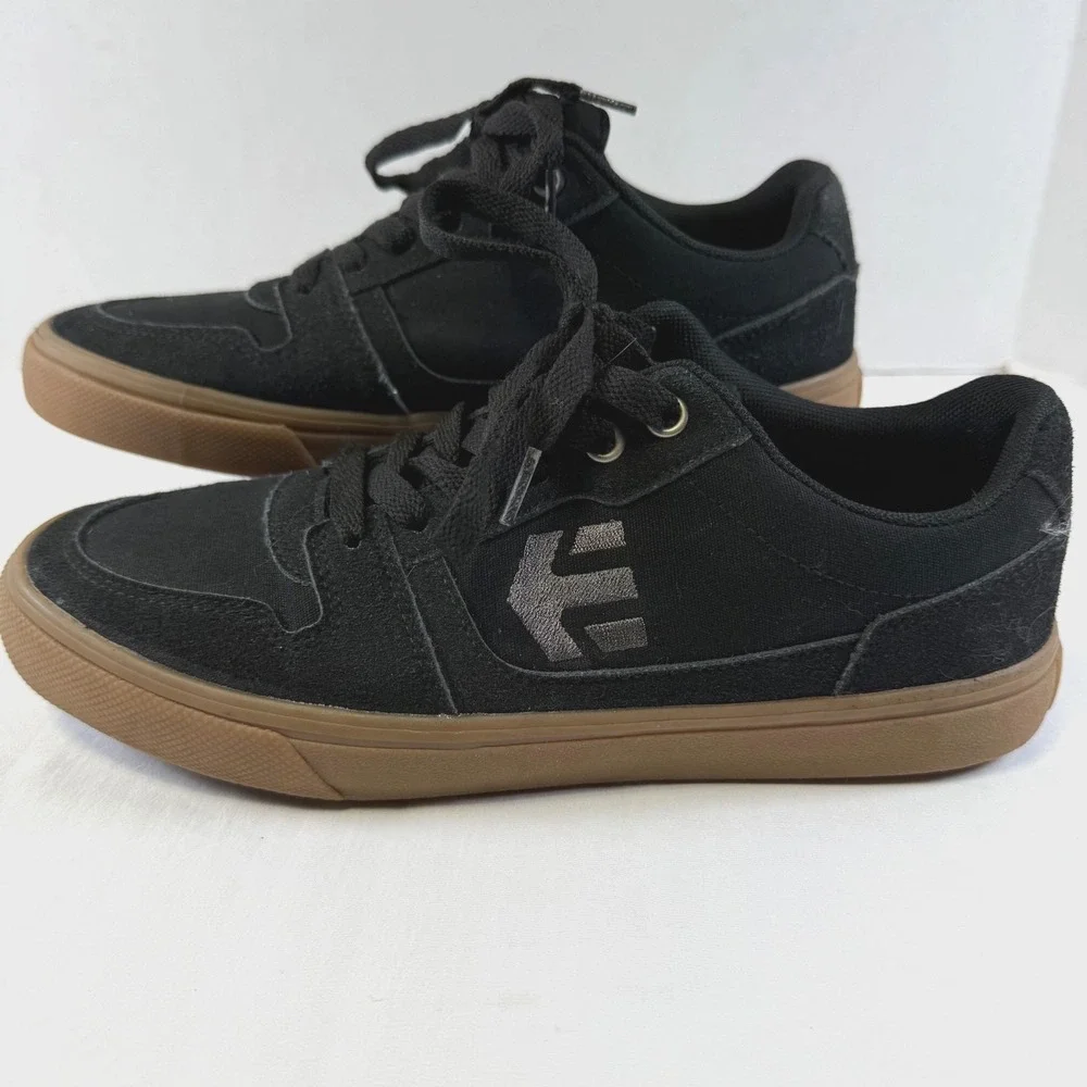 Etnies Rebel Skate Shoes Black Gum Men's Size 7 1/2 Suede Low Top Sneakers